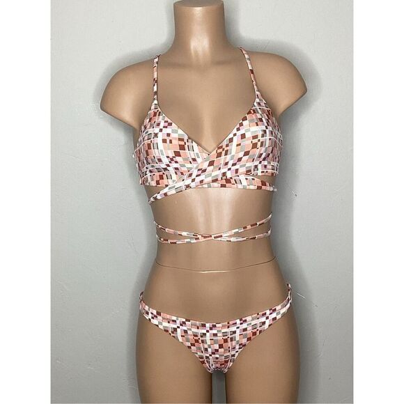 New. L*SPACE bikini set. M-top/L-bottom. Retails $214. Runs small - Picture 7 of 13